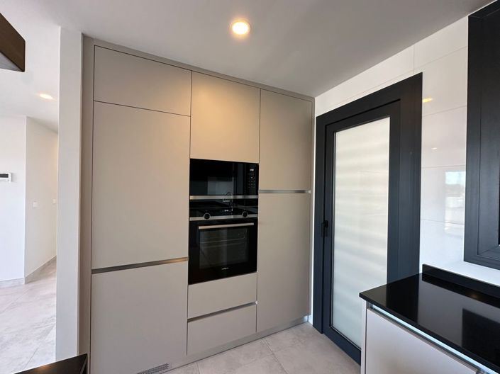 Image No.11-3 Bed Flat for sale
