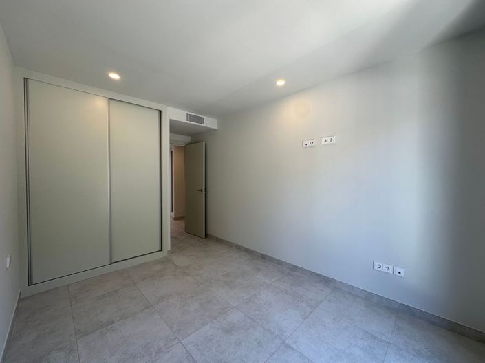Image No.13-3 Bed Flat for sale