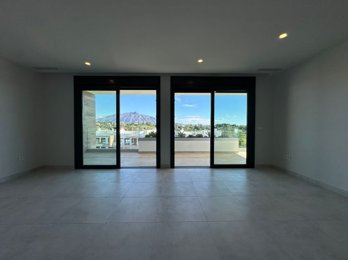 Image No.26-3 Bed Flat for sale