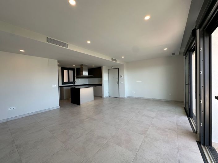 Image No.28-3 Bed Flat for sale