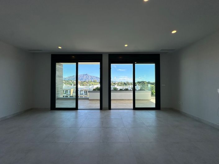 Image No.31-3 Bed Flat for sale