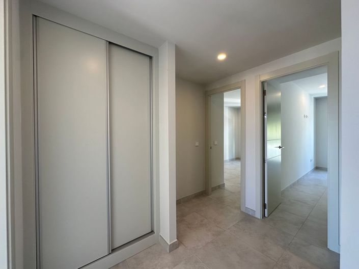 Image No.32-3 Bed Flat for sale