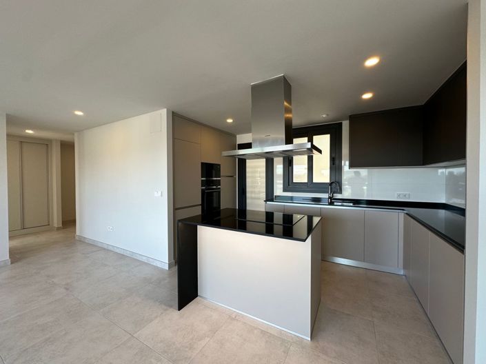 Image No.4-3 Bed Flat for sale