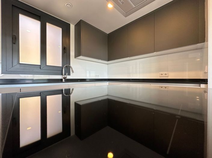 Image No.8-3 Bed Flat for sale