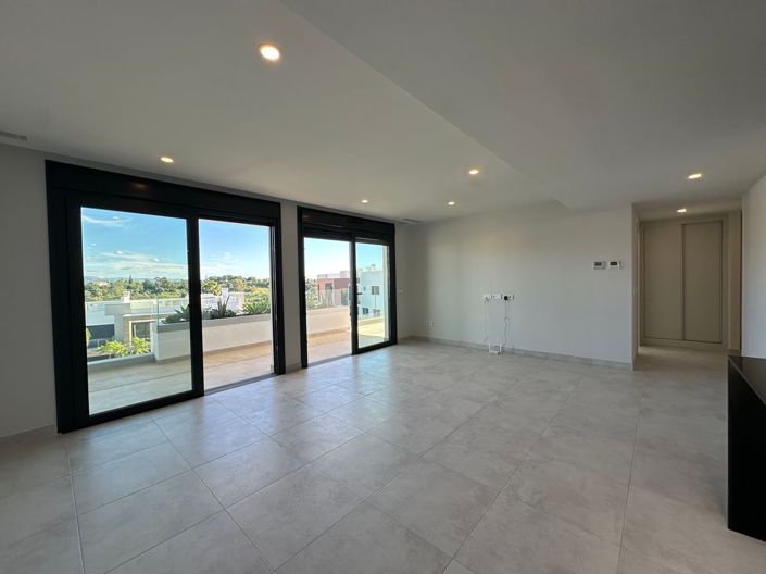 Image No.9-3 Bed Flat for sale