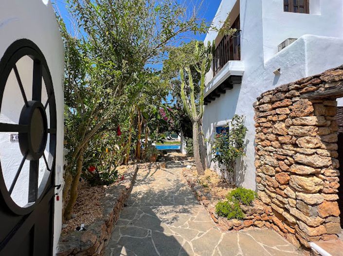 Image No.18-8 Bed Villa for sale
