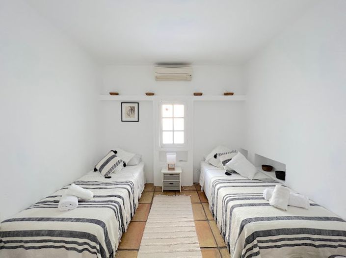Image No.28-8 Bed Villa for sale