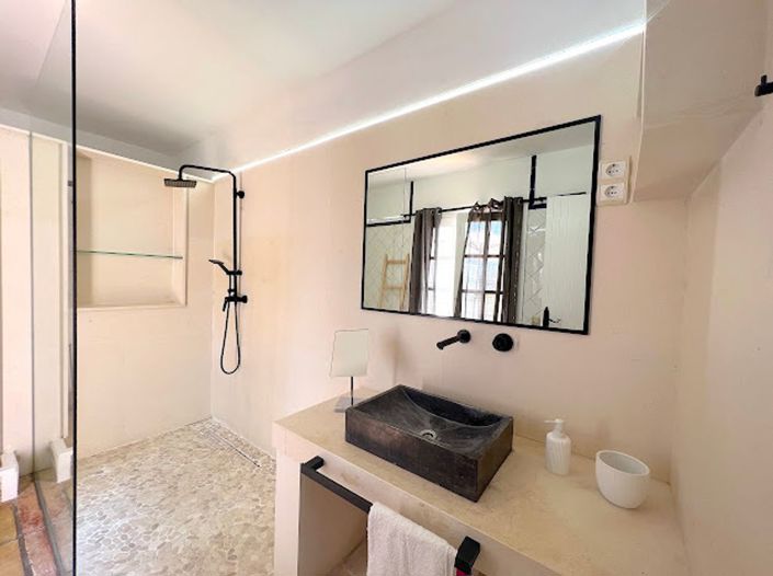 Image No.30-8 Bed Villa for sale