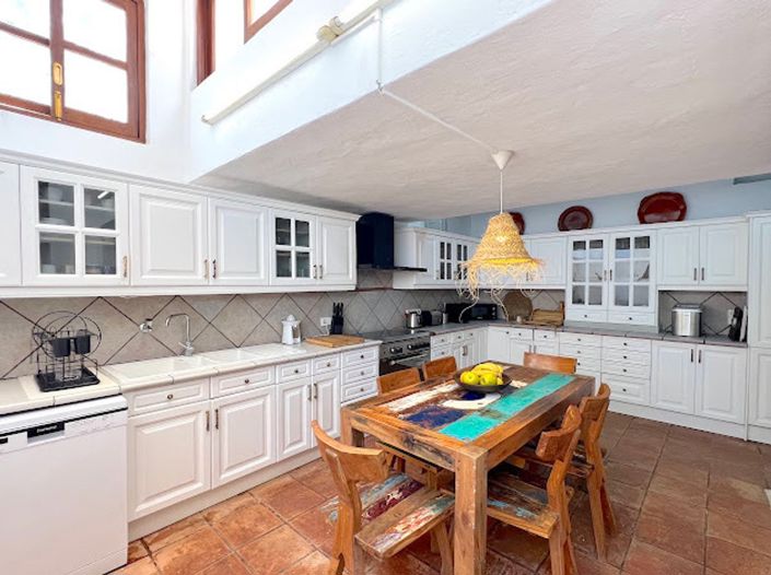 Image No.4-8 Bed Villa for sale