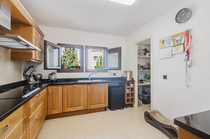 Image No.10-4 Bed Villa for sale