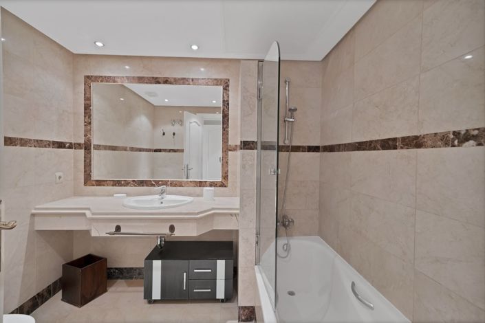Image No.21-2 Bed Flat for sale
