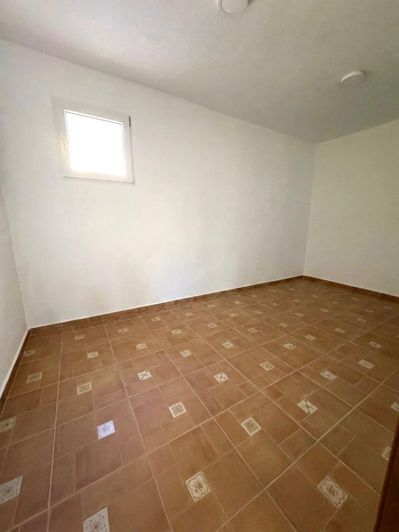 Image No.12-3 Bed Property for sale