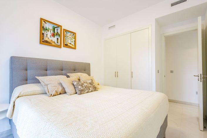 Image No.18-3 Bed Flat for sale