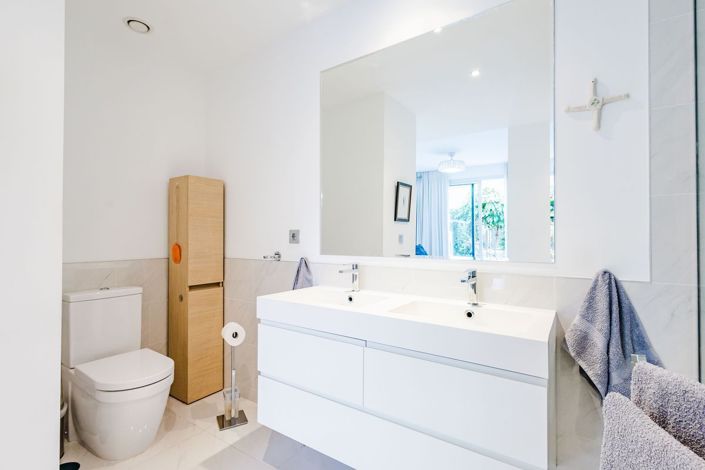 Image No.21-3 Bed Flat for sale