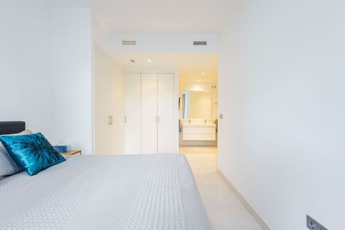 Image No.26-3 Bed Flat for sale