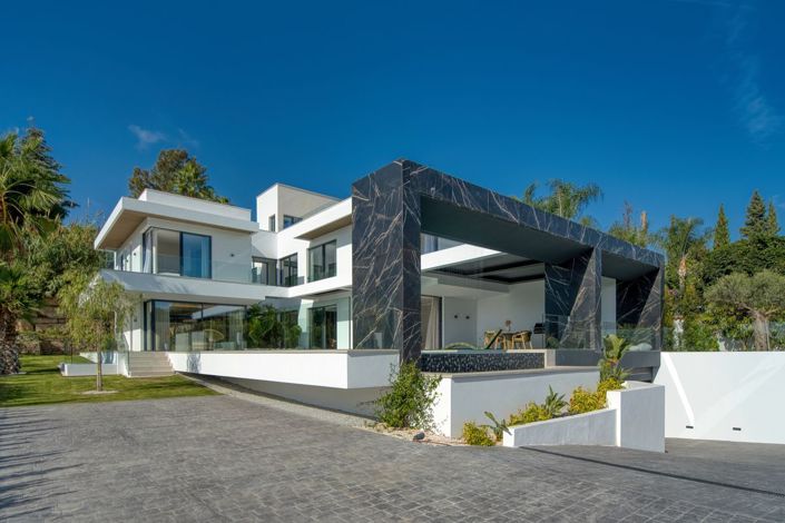 Image No.12-6 Bed Property for sale