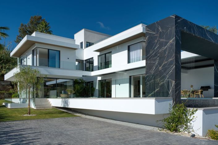 Image No.17-6 Bed Property for sale
