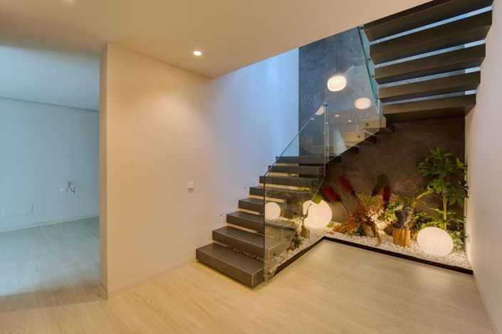 Image No.18-6 Bed Property for sale