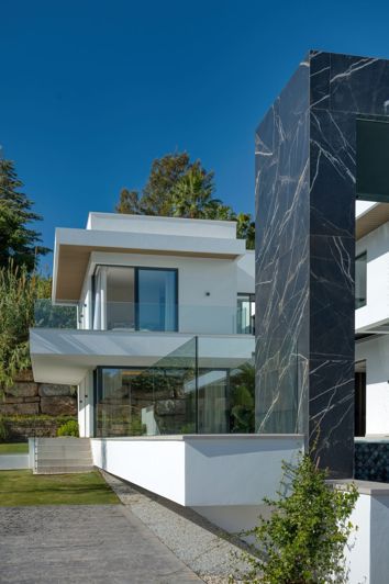 Image No.20-6 Bed Property for sale