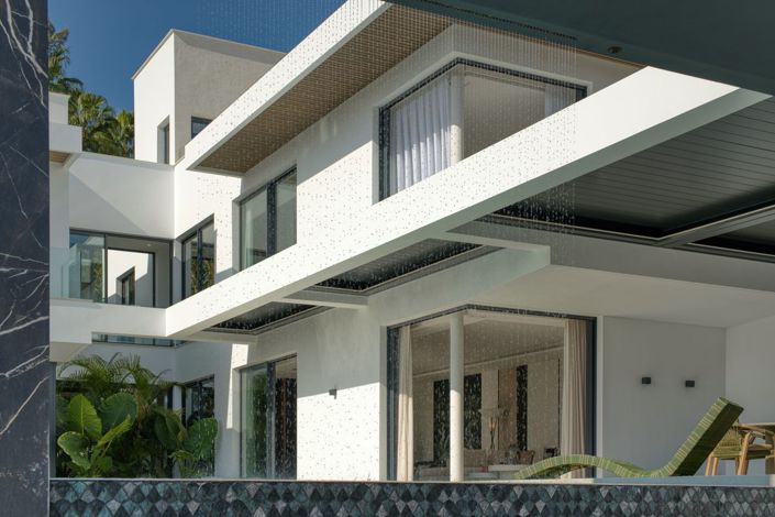 Image No.21-6 Bed Property for sale