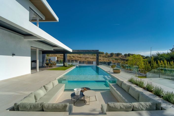 Image No.26-6 Bed Property for sale