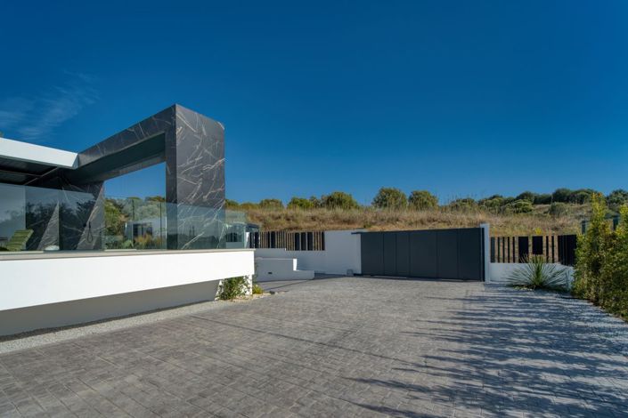 Image No.30-6 Bed Property for sale