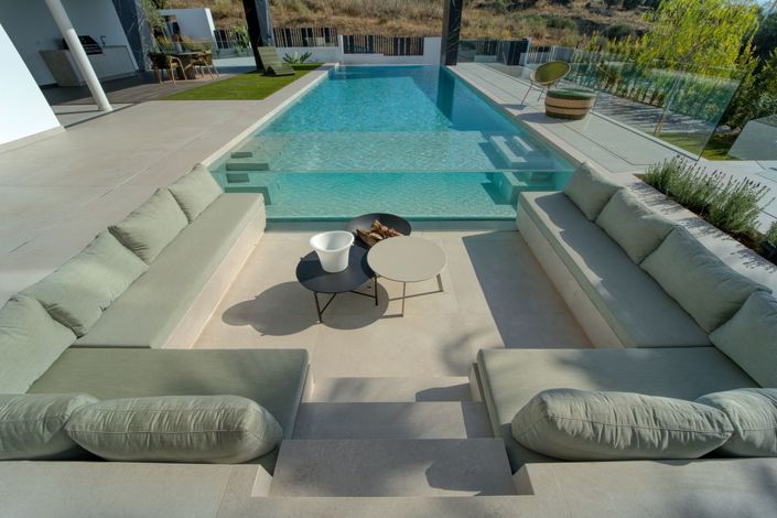 Image No.32-6 Bed Property for sale