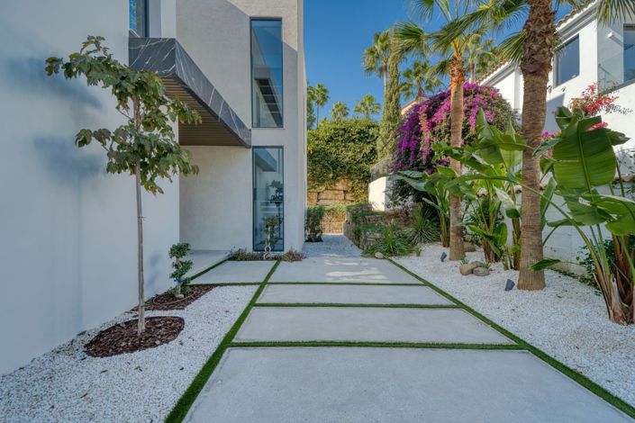 Image No.33-6 Bed Property for sale