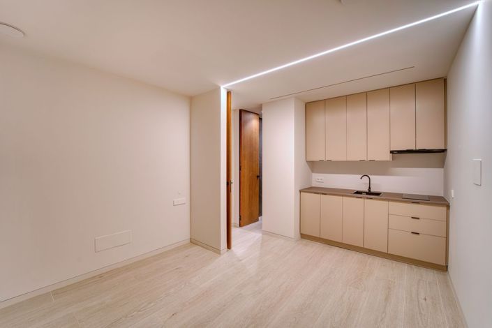 Image No.35-6 Bed Property for sale