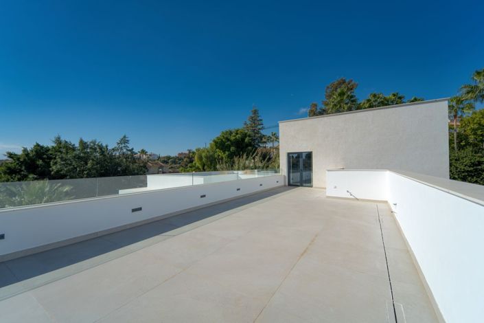 Image No.41-6 Bed Property for sale