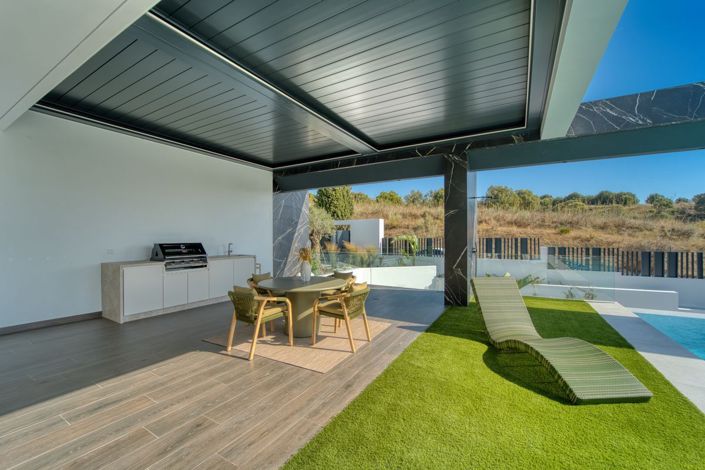 Image No.42-6 Bed Property for sale