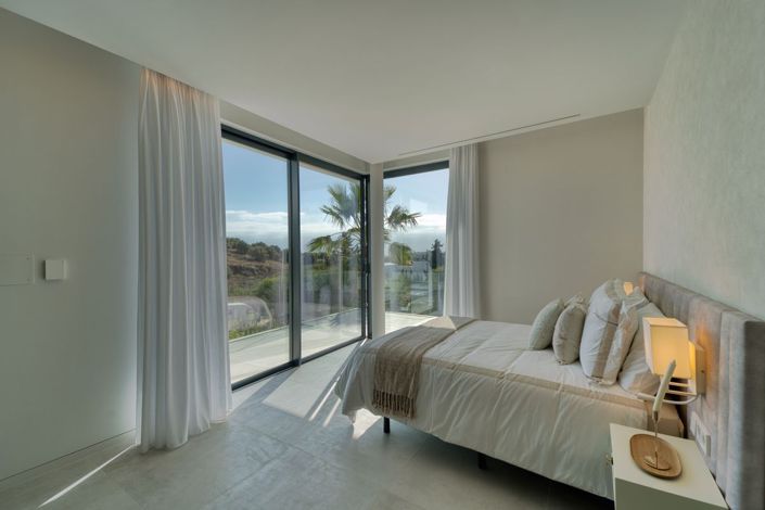 Image No.43-6 Bed Property for sale