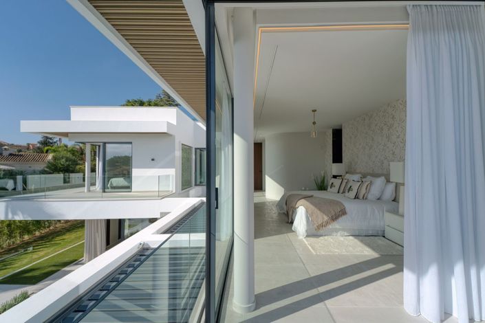 Image No.46-6 Bed Property for sale
