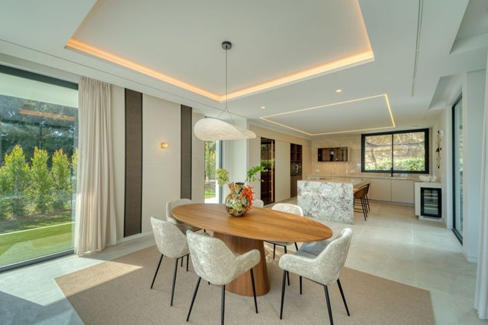 Image No.48-6 Bed Property for sale