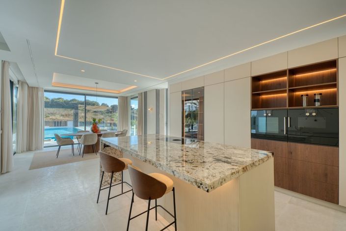 Image No.51-6 Bed Property for sale