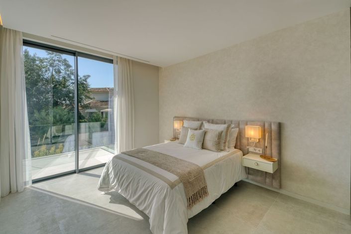 Image No.52-6 Bed Property for sale