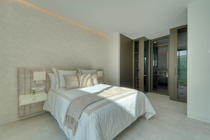 Image No.53-6 Bed Property for sale