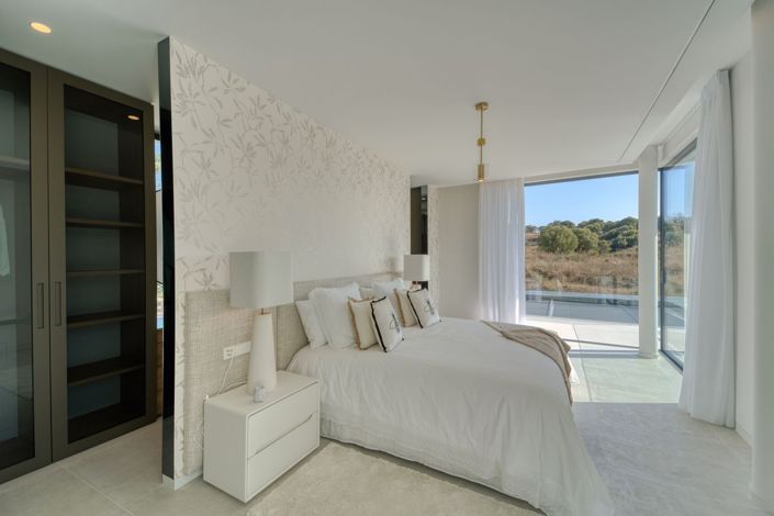Image No.55-6 Bed Property for sale