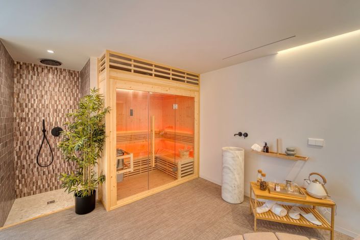 Image No.9-6 Bed Property for sale