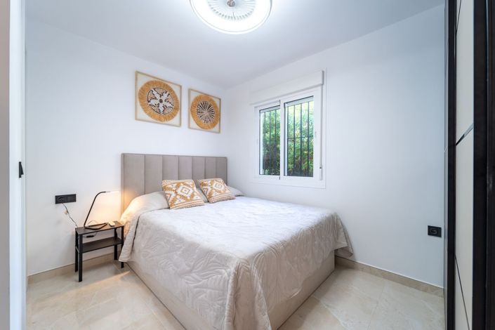 Image No.13-2 Bed Flat for sale