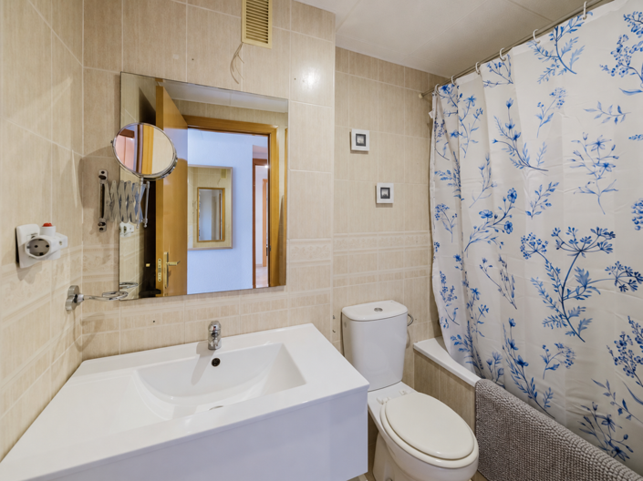 Image No.19-3 Bed Flat for sale