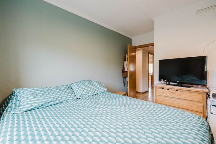 Image No.22-3 Bed Flat for sale