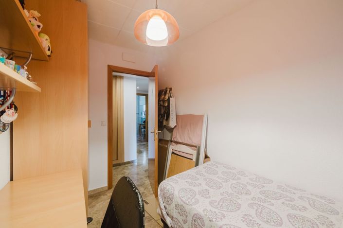 Image No.26-3 Bed Flat for sale