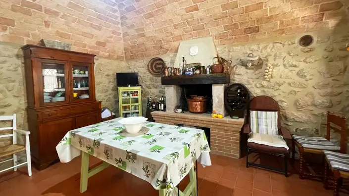 Image No.21-3 Bed Country Property for sale