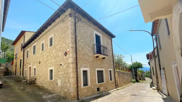 Image No.38-3 Bed Country Property for sale