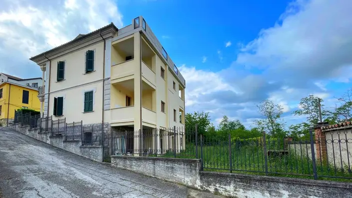 Image No.8-10 Bed Villa for sale