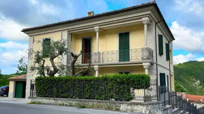 1 - Castelli, Villa