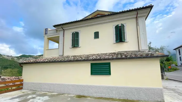 Image No.9-10 Bed Villa for sale