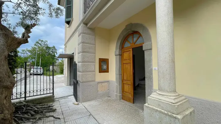 Image No.6-10 Bed Villa for sale