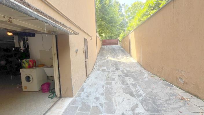 Image No.48-5 Bed Villa for sale